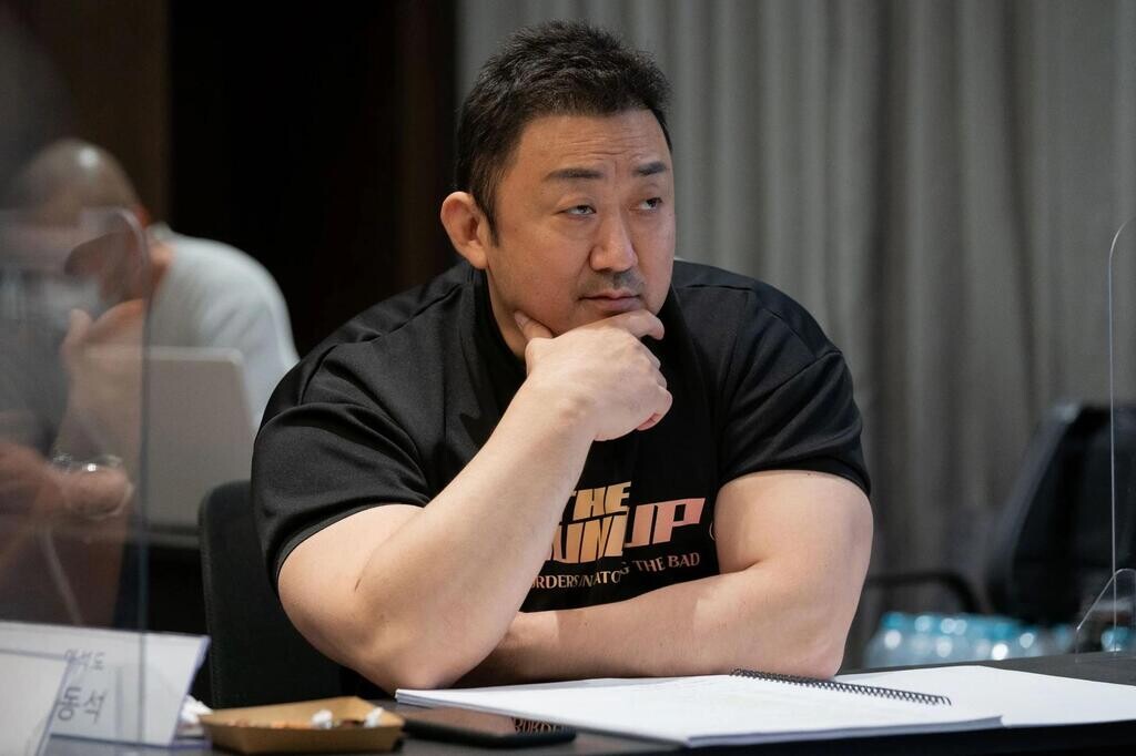 «جىنايەتكە پاتقان شەھەر 3»سۈرەتكە ئېلىنىۋاتىدۇ، تورداشلار: سەلبىي رولچى ما توڭسوكنىڭ مۇشتىنى كۆتۈرەلەرمۇ؟